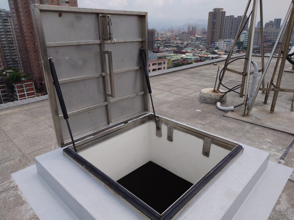 Cửa Thăm Mái inox 304 KT 600x600 Giải Pháp An Toàn & Tiện Lợi Cho Mọi ...